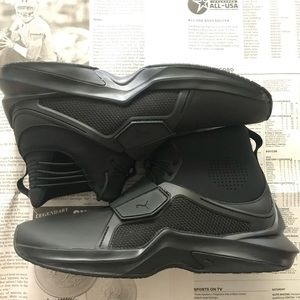 Women’s Black Puma Fenty By Rihanna Size 7